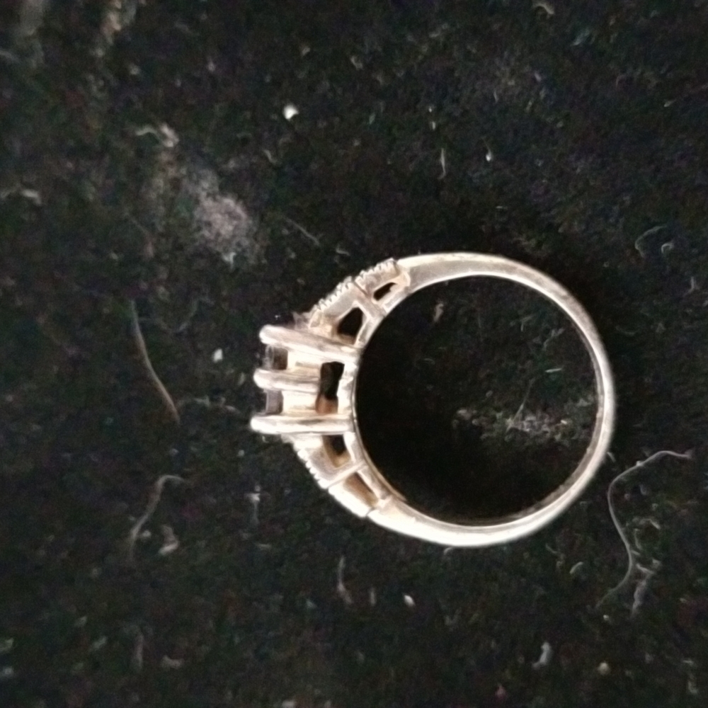 Ring - Picture 3 of 4